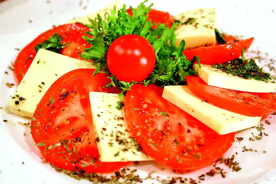 Kuhinjica - Caprese sa tofu sirom